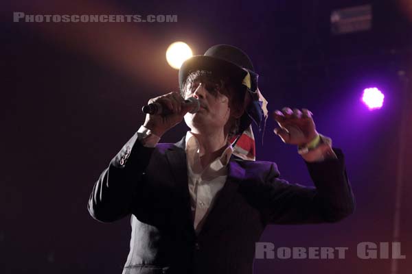 PETER DOHERTY - 2017-05-04 - PARIS - Place de la Republique - Peter Doherty